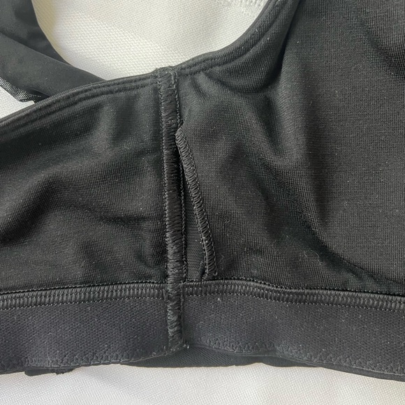 Lululemon | Ultralu Square-Neck Workout Bra Medium Support | Size 2 - Picture 8 of 12